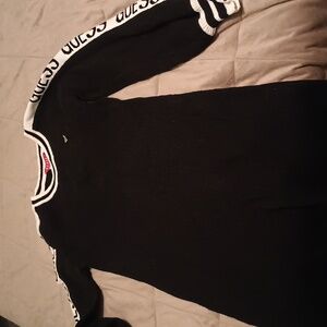 Guess Black and White Sweater Fit Site More The Size Of A Girls 14 Than A Ladies